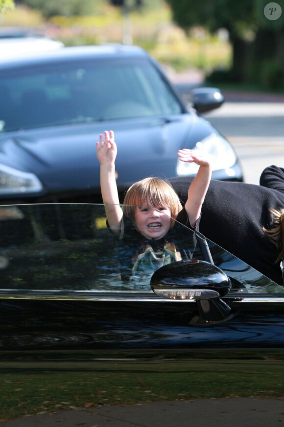 Quinn s'éclate comme un petit fou au Coldwater Park à Beverly Hills à Los Angeles le 14 mai 2011