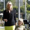 Sharon Stone rentre du Coldwater park avec ses fils Quinn et Laird à Los Angeles le 14 mai 2011