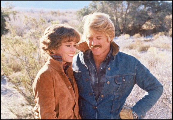 Jane Fonda et Robert Redford sur le tournage du film Le Cavalier Electrique en 1979. La belle brune est alors un véritable sex-symbol.
 