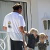 Gavin Rossdale et ses enfants Zuma et Kingston à l'hôtel Eden Roc, à Antibes, le 16 mai 2011.