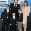 Victoria Beckham et David Beckham avec leurs trois fils Romeo, Cruz et Brooklyn le 19 décembre 2010