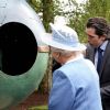 Le 19 mai 2011, à l'occasion de l'avant-dernier jour de sa visite historique en Irlande, la reine Elizabeth II, passionnée de chevaux de races, a découvert les haras nationaux irlandais de Kildare.