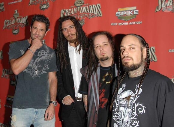 James Schaffer avec ses partenaires du groupe américain Korn