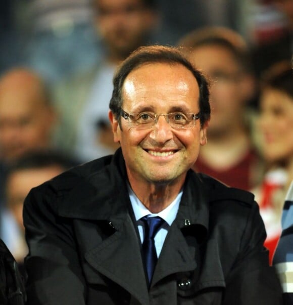 François Hollande assiste au match de Ligue 2 Dijon-Boulogne, le 20 mai 2011