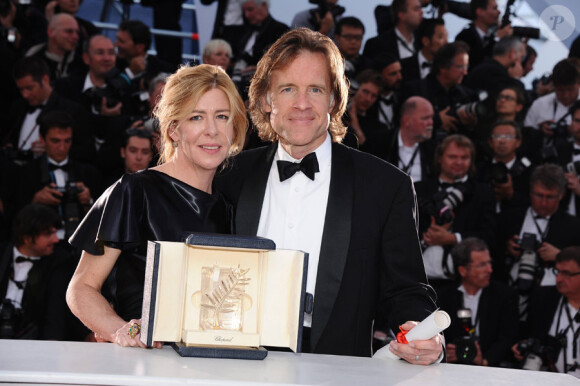 Bill Pohlad  et Dede Gardner, producteurs de The Tree of Life, Palme d'or, lors de la séance photo post-palmarès du festival de Cannes le 22 mai 2011