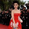 Fan Bingbing sublime sa robe avec des bijoux Cartier. Cannes, 11 mai 2011