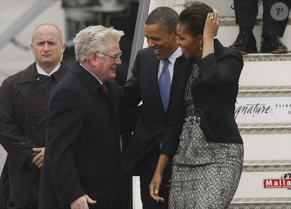 Michelle et Barack Obama arrivent à Dublin accueillis par Eamon Gilmore, lundi matin, le 23 mai 2011.