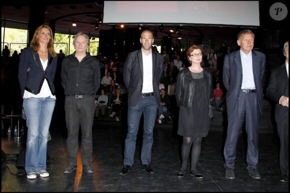 Sophie Thalmann, Guy Alba, Zinedine Zidane, Patrick Poivre d'Arvor réunis pour l'association ELA en mai 2010 au Musée du Quai Branly à Paris