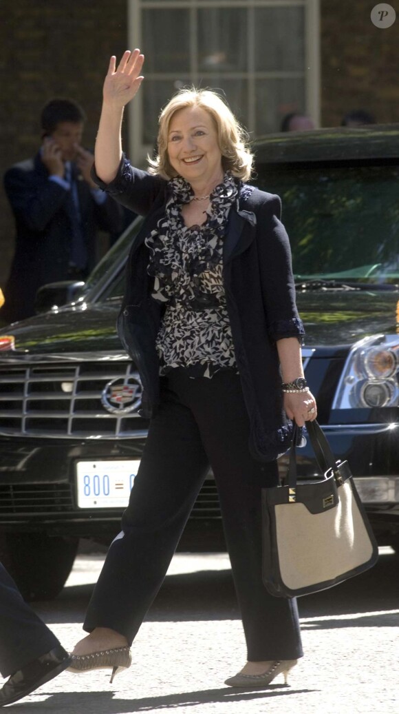 Hillary Clinton arrive au 10 Downing Street, à Londres, le 25 mai 2011.