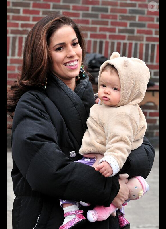 Ana Ortiz et sa petite Paloma Louise à New York le 31 mars 2010