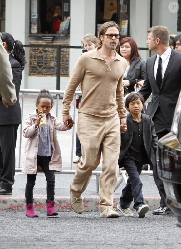 Brad Pitt et Angelina Jolie le 22 mai avec leurs enfants. Les jumeaux n'étaient pas de la fête !