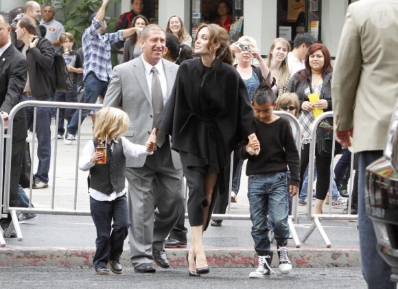 Brad Pitt et Angelina Jolie le 22 mai avec leurs enfants. Les jumeaux n'étaient pas de la fête !