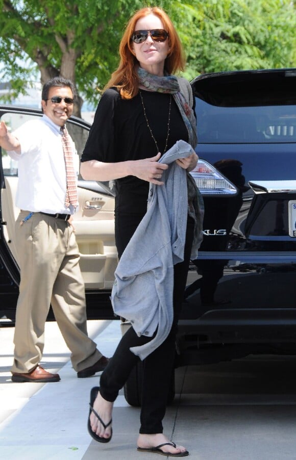 Marcia Cross dans les rues de Los Angeles le 24 mai 2011. Adieu bob et marinières, la star a opté pour un look élégant. 