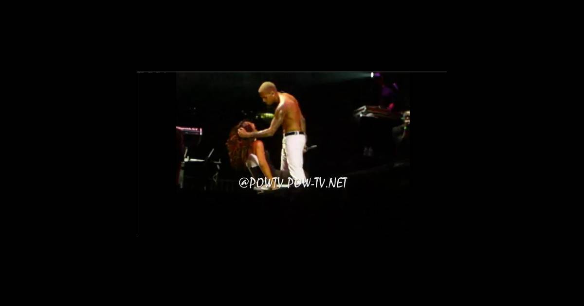 Chris Brown Exécute Un Lap Dance Sensuel à Une Admiratrice Lors D Un Concert à Miami Le 28 Mai