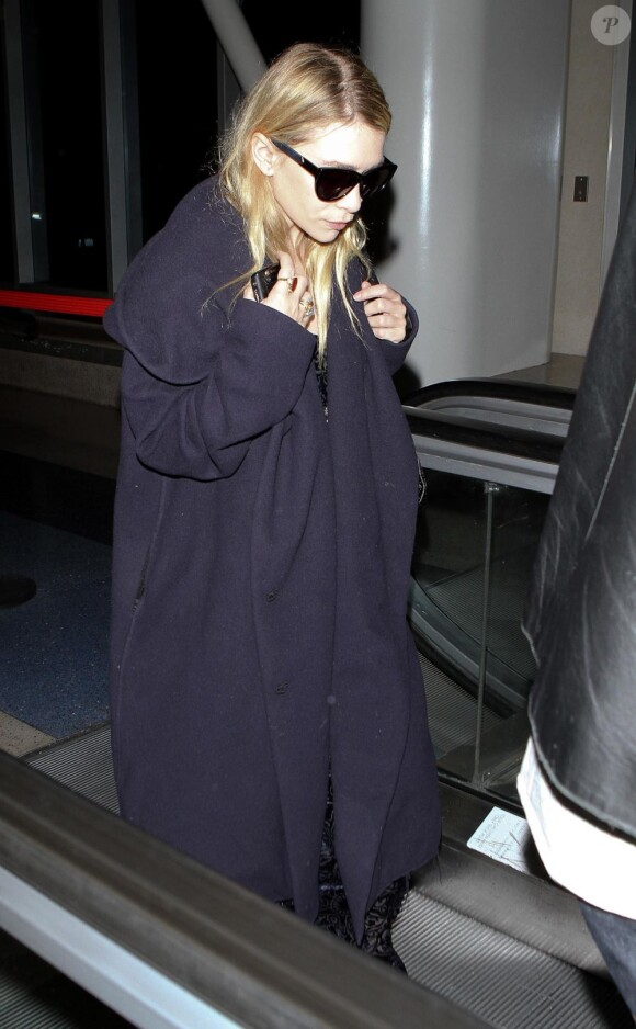 Ashley Olsen à l'aéroport de Los Angeles le 30 mai 2011