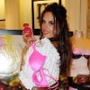 Alessandra Ambrosio superbe et sexy pour la promotion de la ligne Bombshell de Victoria's Secret. A Miami le 3 juin 2011