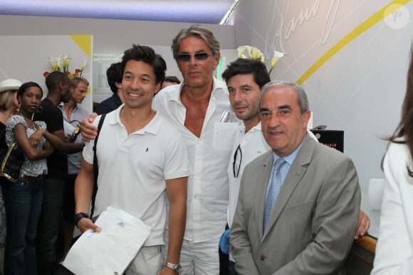 Le 2 juin 2011, du côté du club du Petit Jean-Bouin, le 18e Trophée des Personnalités, en marge de Roland-Garros, s'achevait. Dominique Desseigne, qui y a participé, était présent pour la cérémonie finale.