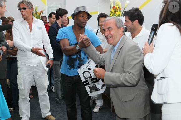 Le 2 juin 2011, du côté du club du Petit Jean-Bouin, le 18e Trophée des Personnalités, en marge de Roland-Garros, s'achevait. Sylvain Wiltord, auteur d'un parcours honorable, a pris part à la fête finale.