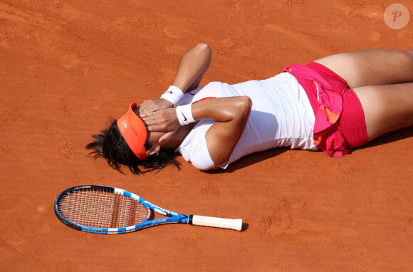 La Chinoise Li Na a remporté la finale de Roland-Garros sur l'Italienne tenante du titre Francesca Schiavone, le 4 juin 2011