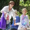 Rachel Griffiths et ses filles lors d'une après-midi piscine, le 28 mai 2011