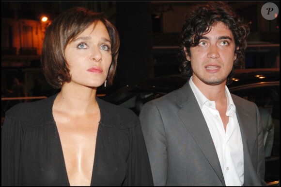 Riccardo Scarmarcio, ici avec sa compagne l'actrice Valeria Golino, tournera en juillet 2011, à Rome, sous la direction de Woody Allen.