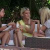 Amélie conspire avec Caroline et Julie dans les anges de la télé réalité : Miami Dreams, vendredi 10 juin sur NRJ 12.