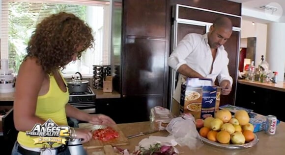Monia et Sofiane dans la cuisine dans les anges de la télé réalité : Miami Dreams, vendredi 10 juin sur NRJ 12.