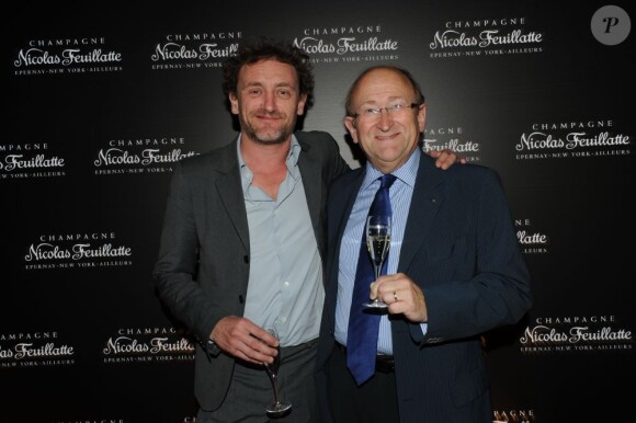 Dominique Pierre et Jean-Paul Rouve lors du 35e anniversaire des champagnes Nicolas Feuillate à la maison de l'architecture le 9 juin 2011