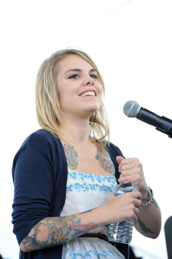 La chanteuse québécoise Coeur de Pirate a investi les Jardins de Diane pour un concert exceptionel à l'hippodrome de Chantilly le 12 juin 2011