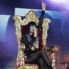 La chanteuse Jessie J se produit, le pied bandé, à la Wembley Arena de Londres, dans le cadre du Capital FM's Summertime Ball, dimanche 12 juin 2011.