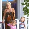 Tori Spelling, enceinte, se rend à un anniversaire avec ses enfants Liam et Stella à Sherman Oaks le 12 juin 2011