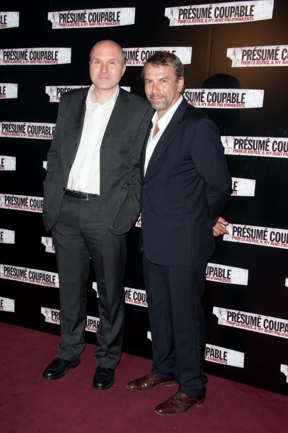 Alain Marécaux et Philippe Torreton lors de l'avant-première de Présumé Coupable, dans l'enceinte du Gaumont Marignan des Champs-Elysées, à Paris, le 14 juin 2011.
