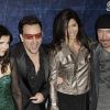 Bono et The Edge avec leurs femmes le mardi 14 juin à Brodway pour l'avant-première de Spider-Man : Turn Off The Dark, le musical événement