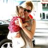 Nicole Kidman fait des papouilles à sa fille Sunday Rose, qui fêtera ses  3 ans en juillet, alors que la petite famille se rendait au complexe  sportif Chelsea Piers à New York, 29 mai 2011