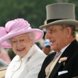 Royal Ascot, jour 2, mercredi 15 juin 2011. Cette fois, c'est sur un chapeau délicieusement rose que le choix de la reine Elizabeth II s'était porté. 