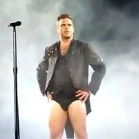 Robbie Williams : Toujours prêt à se dénuder, même sur scène