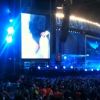 Les écrans géants diffusent un gros plan du slip de Robbie Williams en plein concert de Take That à Cardiff, le 15 juin 2011.
