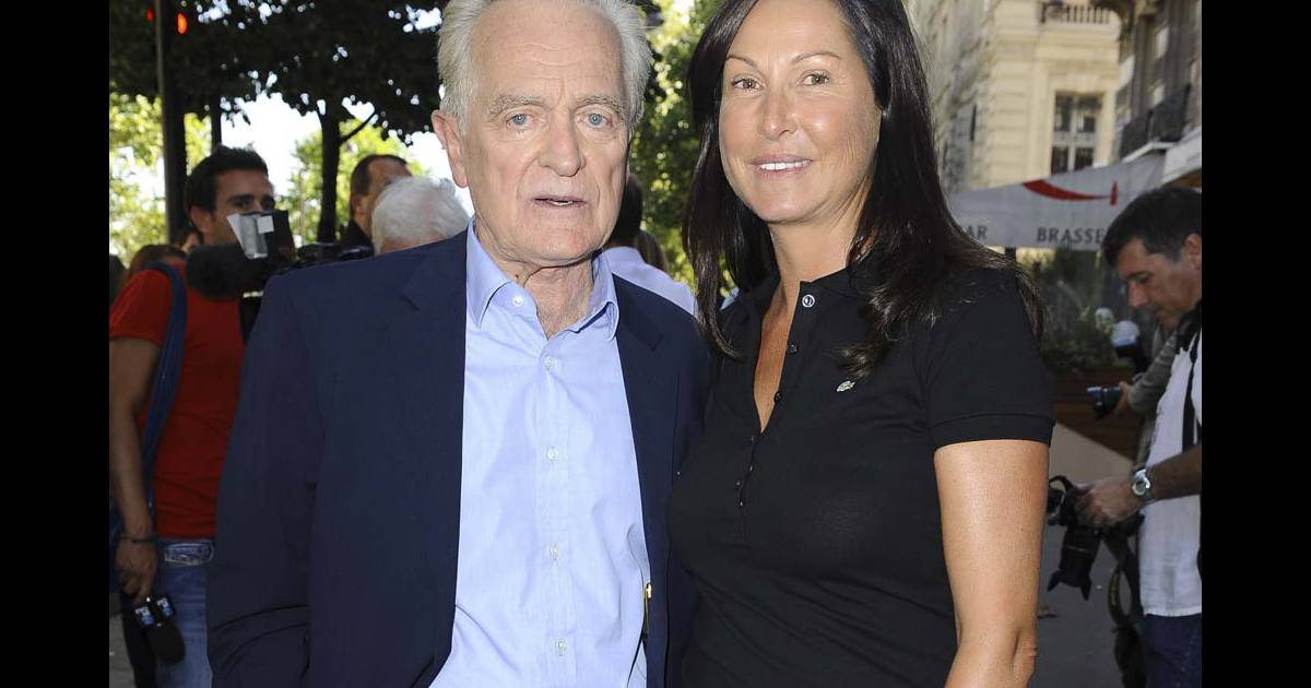 Evelyne Thomas et Philippe Labro, à Paris, le 26 août 2009. Purepeople Evelyne Thomas et Philippe Labro, à Paris, le 26 août 2009. Purepeople