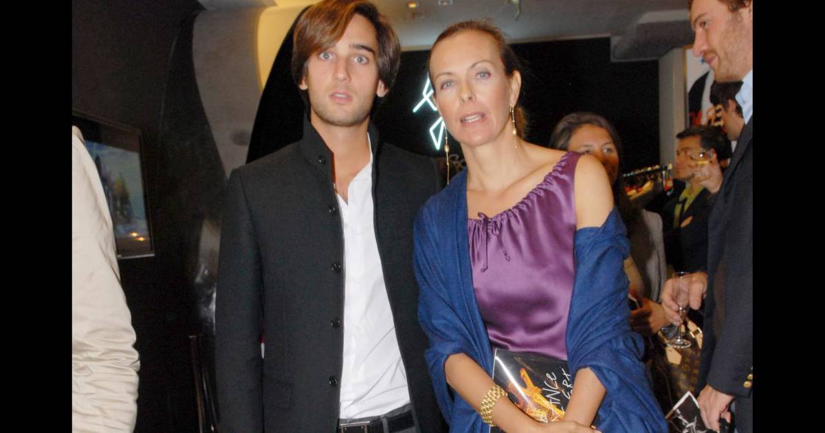 Carole Bouquet et son fils Dimitri Rassam en septembre 2007. - Purepeople