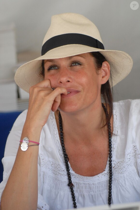 Astrid Veillon au Festival du livre de Nice le 18 juin 2011