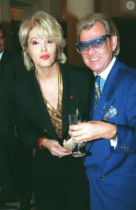 Michou et Amanda Lear, à Paris, le 5 avril 1995.