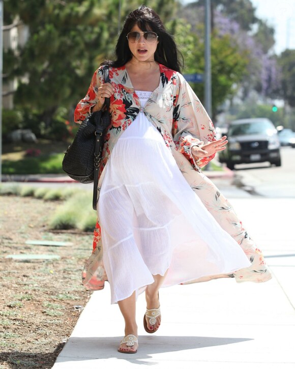 Selma Blair s'offre une balade en solo dans les rues de Los Angeles, le 20 juin 2011