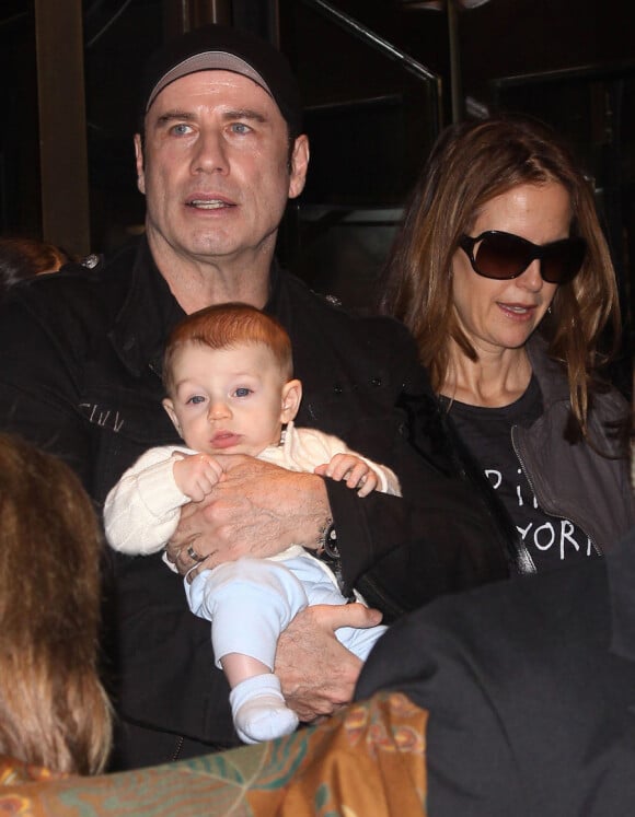 John Travolta, sa femme Kelly Preston, et leur fils Benjamin à New York le 13 avril 2011