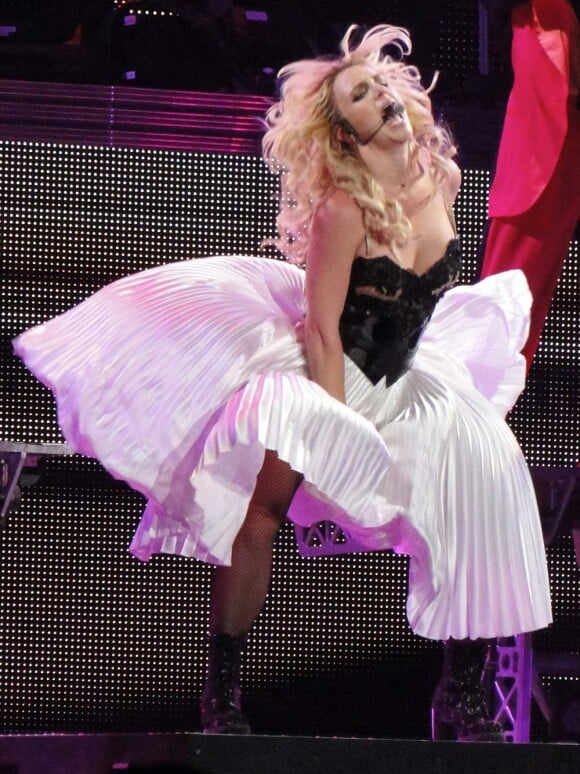 Le Femme Fatale Tour à Los Angeles, le 20 juin 2011. Marilyn Monroe version XXIe siècle, l'une des surprises du nouveau spectacle de Britney Spears. 