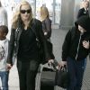 Madonna arrive a l'aéroport de Londres avec ses deux fils Rocco et David. Le 21 juin 2011