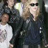 Madonna a l'aéroport de Londres avec son grand David. Le 21 juin 2011