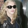 Madonna est très naturelle après un vol New York Londres ! Le 21 juin 2011