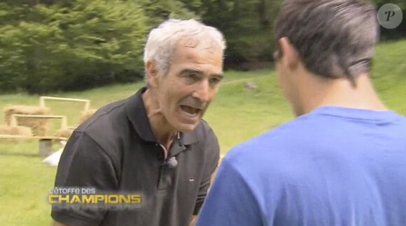 Raymond Domenech en plein coaching de son équipe pour l'émission L'Etoffe des Champions, sur France 3