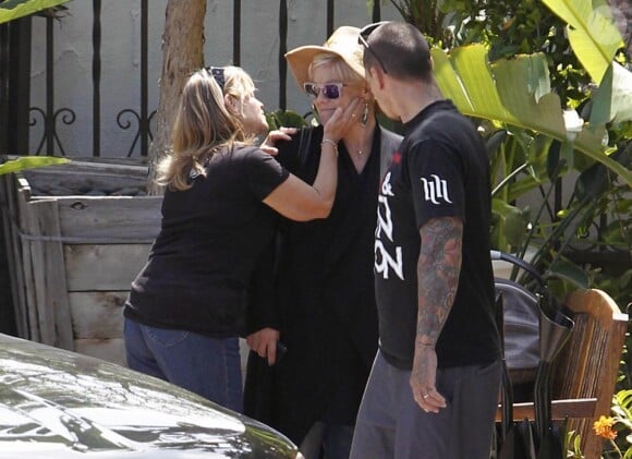 Pink, sa maman Judy Moore, son mari et leur petite Willow au restaurant à Malibu le 23 juin ( photos exclusives)