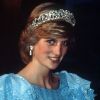 Dans les années 80 et 90, Lady Diana était une vraie icône de mode. Cinq semaines avant son décès, la princesse au grand coeur avait organisé une vente enchère de ses robes pour reverser les fonds à des associations. 